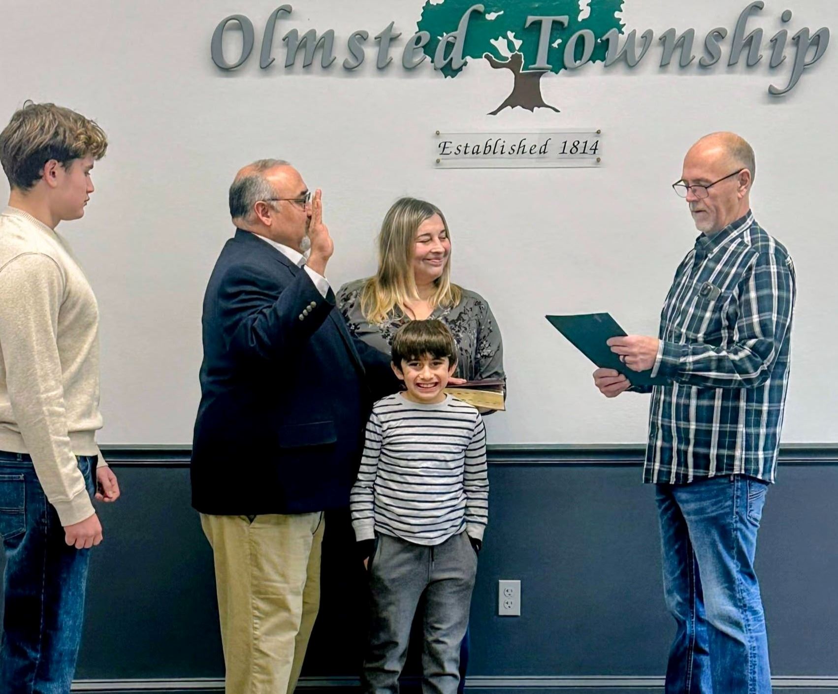 Swearing in of Bob Perez